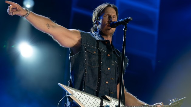 What's 'happening' to Russell Dickerson? Families, a home reno and s'mores